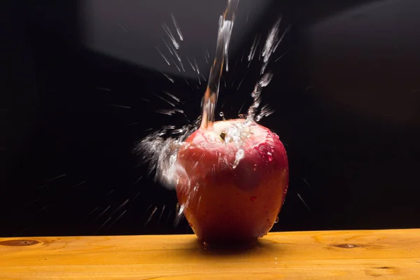 Der Apfel Ist Eine Frucht Die Roh Gegessen Wird Obwohl — Stockfoto