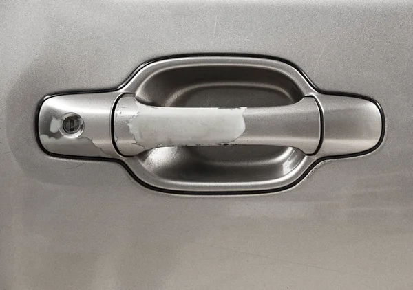 Uzun zamandır eski olması için kullanılan kapı kolu.