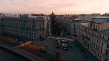 Saint-Petersburg Katedrali 'nin çatı manzarası. Saint-Petersburg Rusya' nın eski sokakları. 