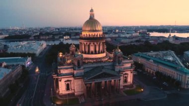 Aziz Isaac Katedrali. Saint-Petersburg beyaz geceler.