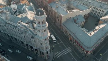 St. Petersburg hava sahasının merkezi. St. Petersburg 'da beş köşenin kesiştiği yer..