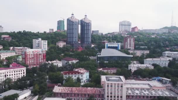 Luftaufnahme Der Hafenstadt Wladiwostok Drohnenaufnahmen Von Den Dächern Der Stadt — Stockvideo