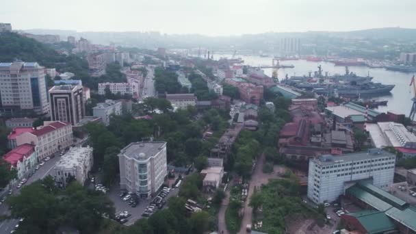 Vista Aérea Cidade Portuária Vladivostok Imagens Drones Dos Telhados Cidade — Vídeo de Stock