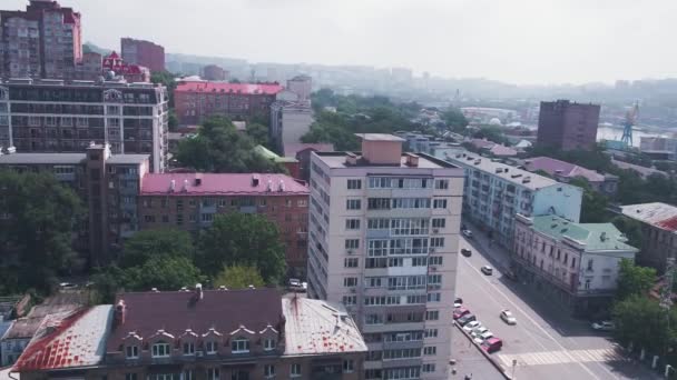 海参崴港口城市的空中景观 城市屋顶的无人机画面 — 图库视频影像