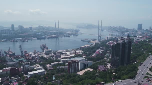 Luchtfoto Van Vladivostok Havenstad Drone Beelden Van Daken Van Stad — Stockvideo