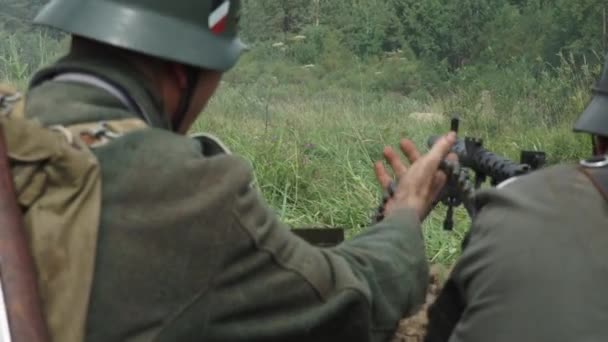 Német Katonák Géppuskával Katonai Műveletek Újjáépítése Nagy Honvédő Háború — Stock videók