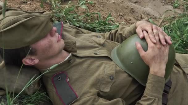 Soldado Del Ejército Rojo Durmiendo Reconstrucción Operaciones Militares Gran Guerra — Vídeo de stock