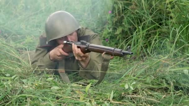 Soldado Aponta Dispara Mas Arma Não Disparou Reconstrução Luta Grande — Vídeo de Stock