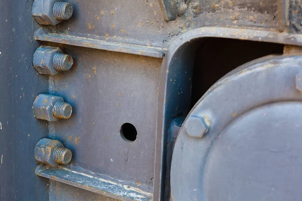 Stor Rostig metall nötter låst med rost och korrosion bultar — Stockfoto