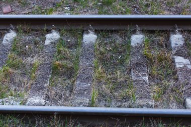 Demiryollarını kapatın.