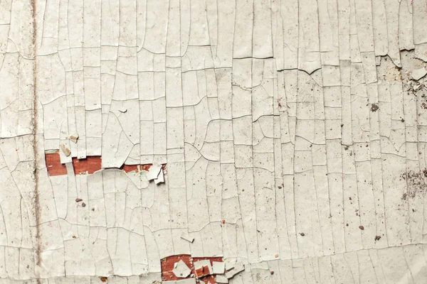 Prasklá stěna se starými vrstvami barvy v opuštěném domě — Stock fotografie