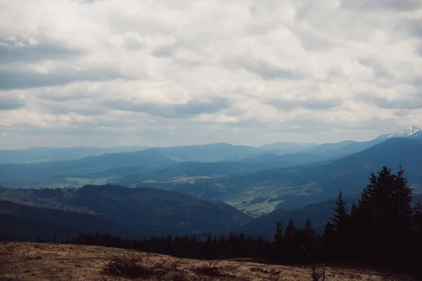 Paesaggio in montagna Carpazi Ucraina — Foto Stock