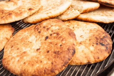 Pide, Arapça ekmek, yumuşak pişmiş flatbreads
