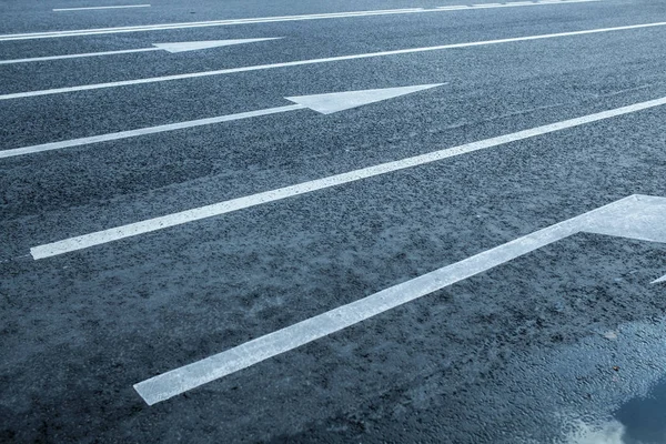 Estradas com marcações de seta — Fotografia de Stock