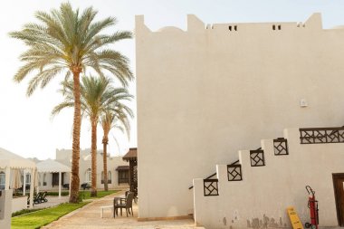 tropikal lüks resort otel Arap mimarisi ile palm