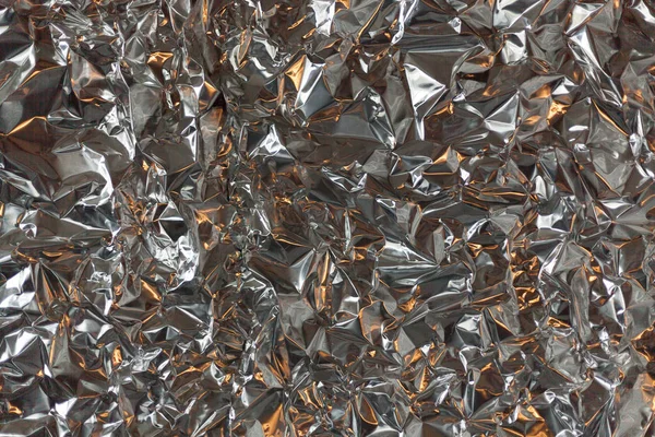 Tam kare buruşuk gümüş alüminyum folyo bir parça almak