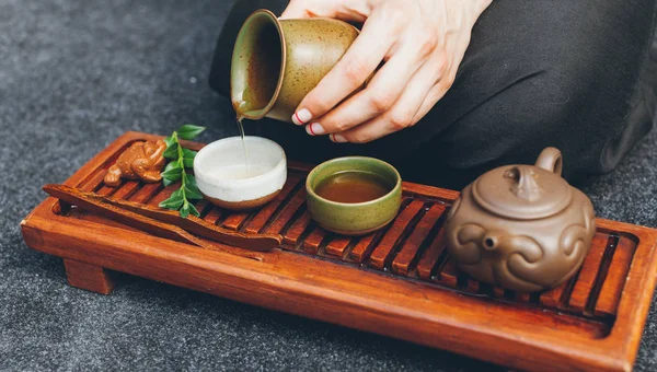 Traditional tea ceremony close up with woman hand — Stock Photo, Image