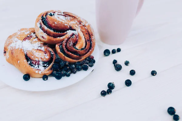 Rústico Com Torta Enchimento Baga Atual Preta Fundo Mesa Madeira — Fotografia de Stock