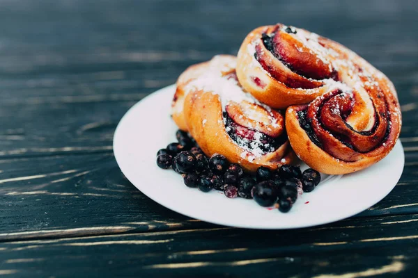 Rústico Com Torta Enchimento Baga Atual Preta Fundo Mesa Madeira — Fotografia de Stock