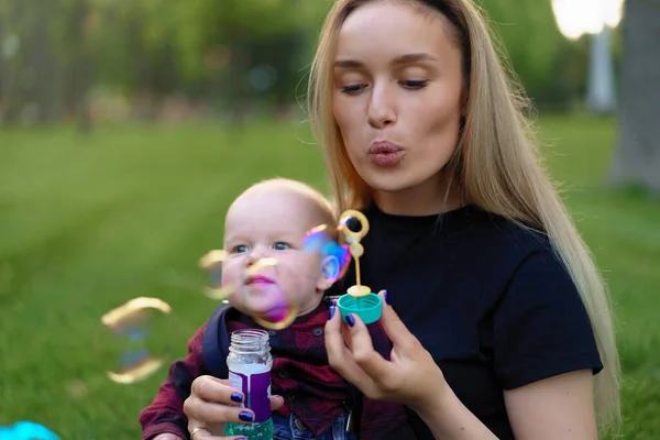 Young Caucasian Mother Inflates Soap Bubbles Her Little Son Park — Stock Photo, Image