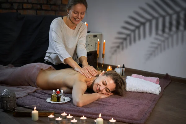 Relax Enjoy Spa Salon Getting Massage Professional Masseur Woman Lying — Stock Photo, Image