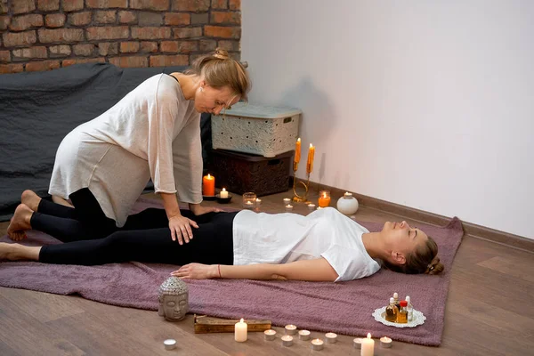 Relax Enjoy Spa Salon Getting Thai Massage Professional Masseur Woman — Stock Photo, Image