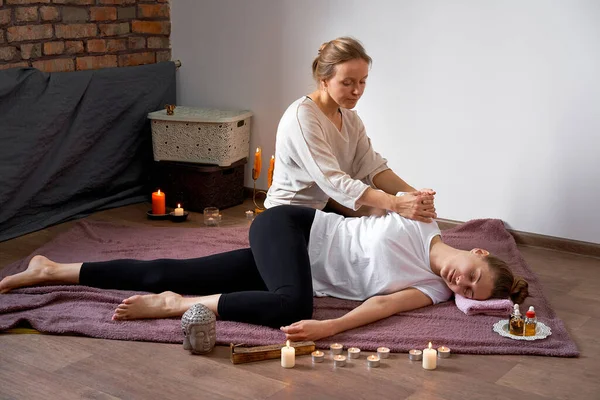 Relax Enjoy Spa Salon Getting Thai Massage Professional Masseur Woman — Stock Photo, Image