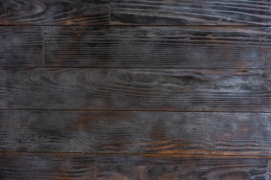 Barbekü geçmişi. Yanmış ahşap tahta dokusu. Yanmış ahşap kaplama. Duman tüten tahta arka plan. Yanmış ahşap grunge dokusu