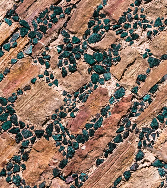 Натуральный Цвет Каменной Стены Текстуры Различных Размеров Красноватый Фон Зеленоватыми — стоковое фото