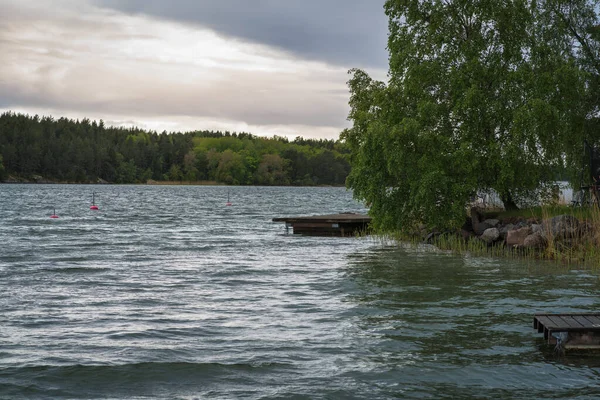 Una Curva Del Río Con Pontón Para Amarrar Desembarcar Barcos — Foto de Stock