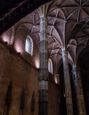 Portekiz, Lizbon 'daki Jeronimos Manastırı' nın tarihi binasının sütunları, tavanları ve duvarları