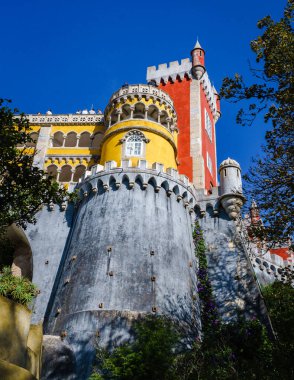 Sintra 'daki Pena Ulusal Sarayı, o gün binanın renkli duvarları...
