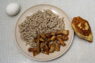 Rus mutfağı. Arpa lapası.