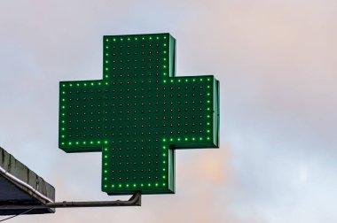 Kışın yeşil sağlık işareti