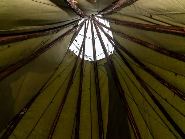 Szczyt Wigwam Jest Fotografowany Wewnątrz — Zdjęcie stockowe