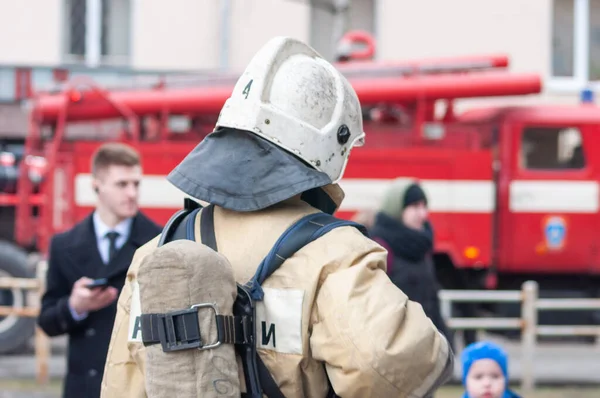 Petrozavodsk Russia February 2020 Close Fireman Background Citizens — Stock Photo, Image