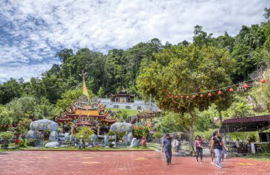 Perak, Malezya. 9 Kasım 2019: Malezya 'nın Pangkor adasındaki Fu Lin Kong Tapınağı manzaralı dekoratif mimari manzarası.