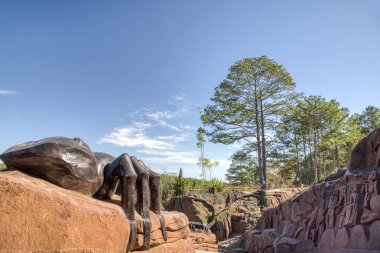 Da Lat. Vietnam. 13 Aralık 2019: Heykel Tüneli Parkı olarak bilinen muhteşem mimari eser, muhteşem Da Lat Kil Yıldızı Kasabası 'ndaki dev örümcek çamurundan. 