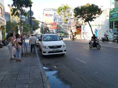 Ho Chi Minh Şehri, Vietnam - 15 Aralık 2019: Vietnam 'ın en büyük şehri olan ho chi minh şehrindeki birçok aracın yoğun sokak görüntüsü.