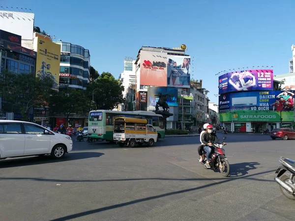 胡志明市 2019年12月15日 越南最大城市胡志明市大量车辆行驶的繁忙街道景观 — 图库照片