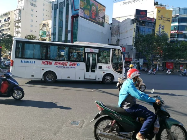 胡志明市 2019年12月15日 越南最大城市胡志明市大量车辆行驶的繁忙街道景观 — 图库照片