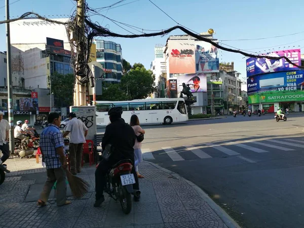 胡志明市 2019年12月15日 越南最大城市胡志明市大量车辆行驶的繁忙街道景观 — 图库照片