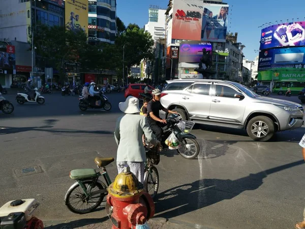 Chi Minh City Vietnam December 2019 Forgalmas Utcára Néző Sok — Stock Fotó