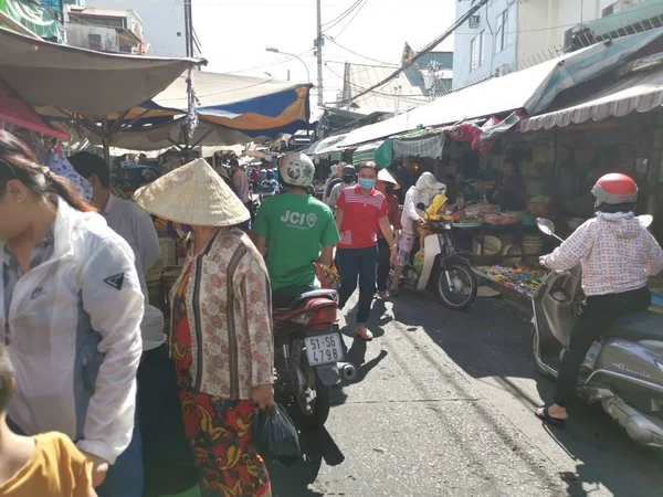 Chi Minh City Wietnam Grudzień 2019 Zatłoczone Targowisko Dzienne Sprzedawcą — Zdjęcie stockowe