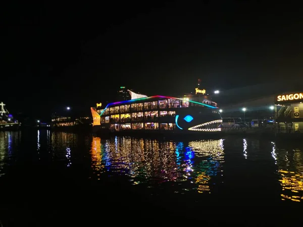 Чимин Вьетнам Декабря 2019 Ресторан Красочных Лодок Порту Банг Данг — стоковое фото