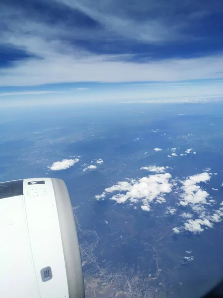 Letadlo Hledící Dolů Zemi — Stock fotografie
