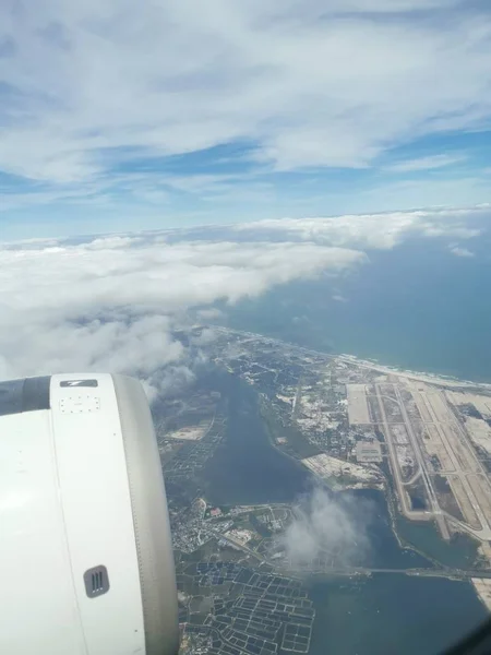 Avião Olhando Para Baixo Terra — Fotografia de Stock