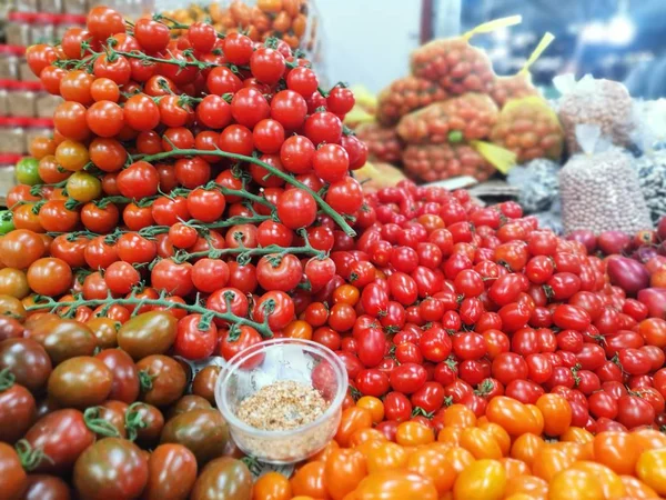 新鲜生番茄红花果 — 图库照片
