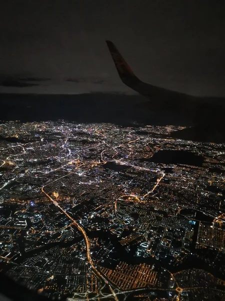 Глядя Вниз Землю Самолета Ночью — стоковое фото