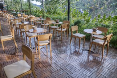 Dalat, Vietnam. 13 Aralık 2019: İç mimari tasarım manzarası ve Dalat F çiçek tarlası kafedeki güzel dış bahçe.